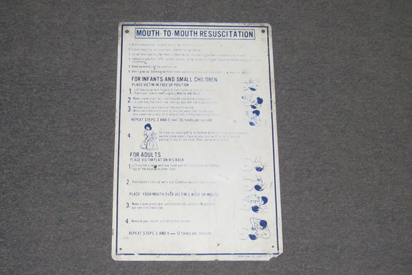 s0384 First Aid Sign