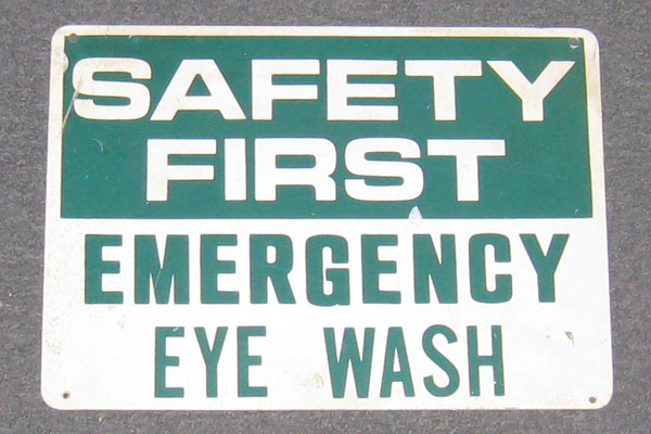 s0884 First Aid Sign