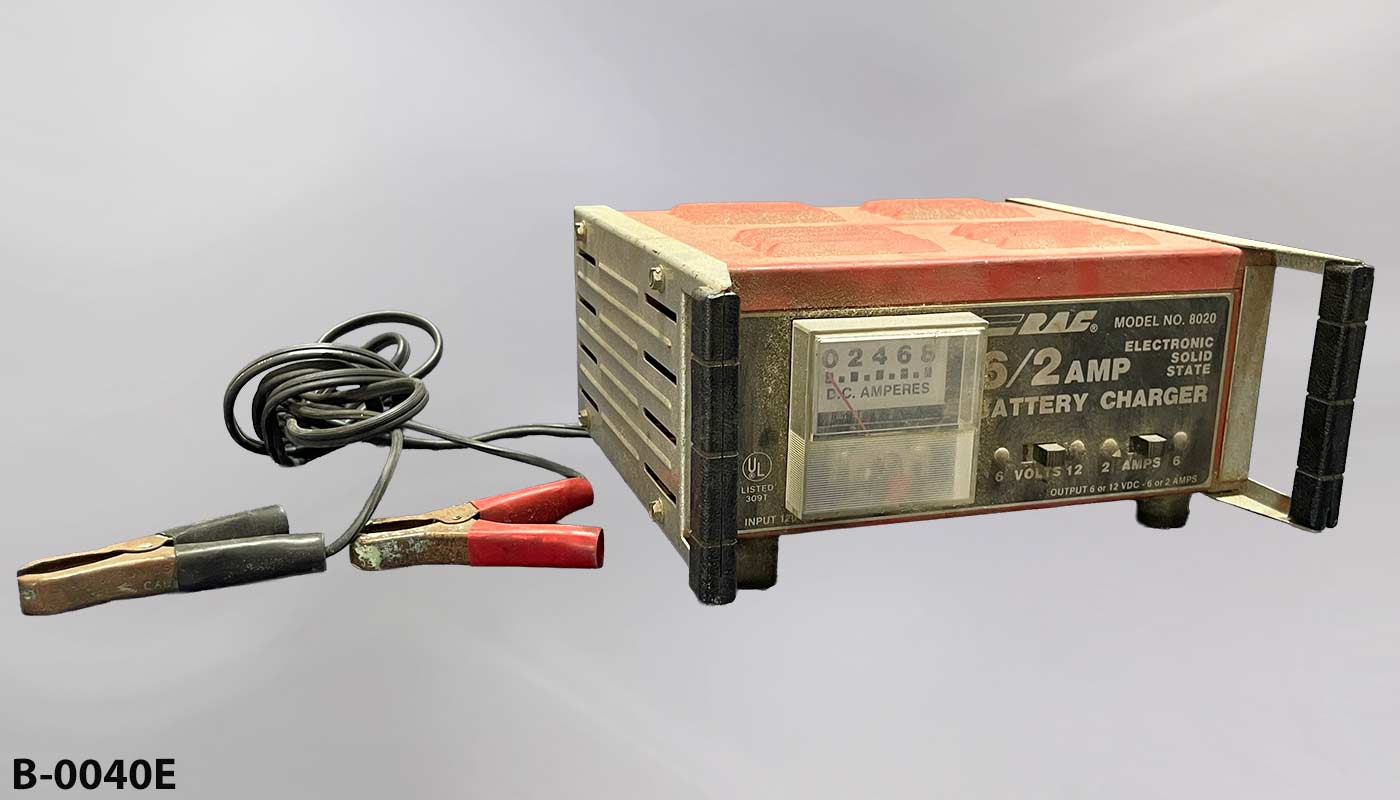 Battery charger [DESCRIBE], another photo