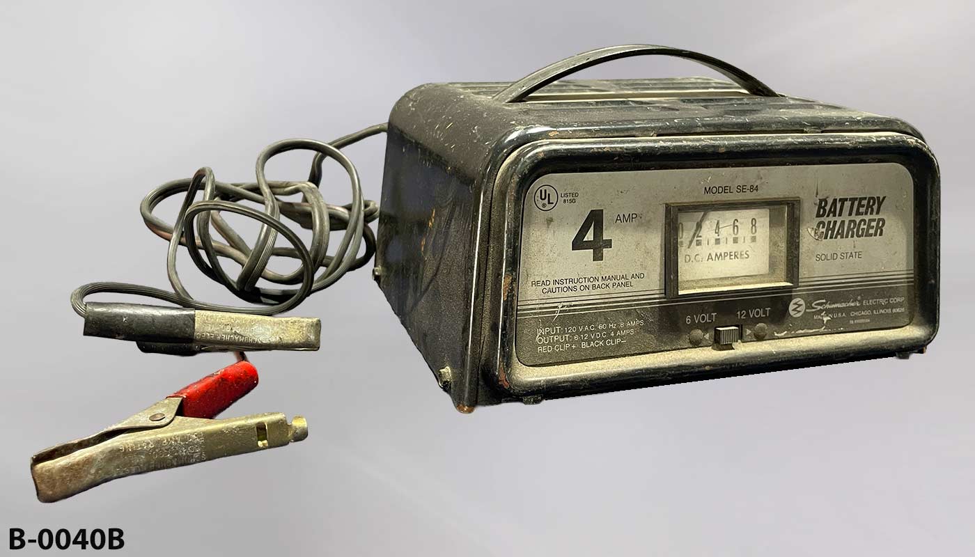 Battery charger [DESCRIBE], another photo