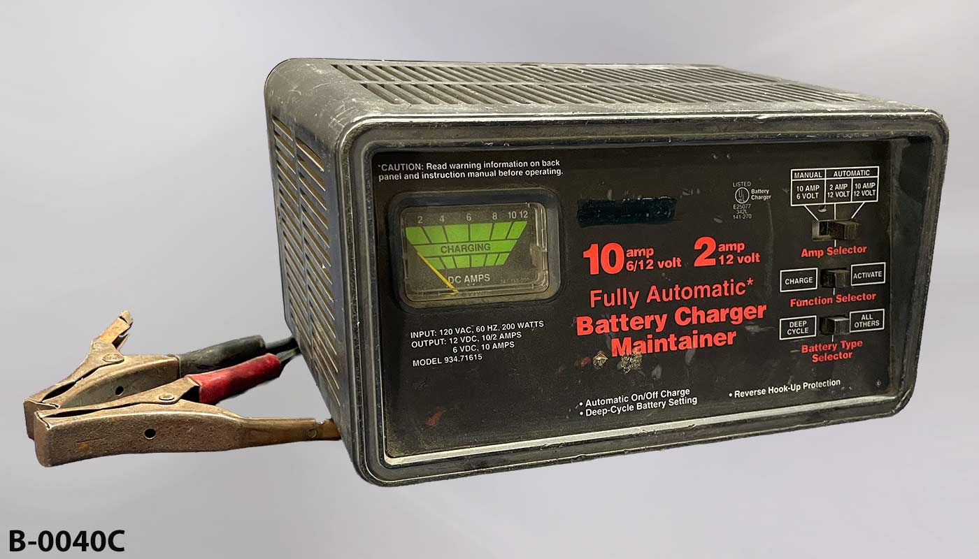 Battery charger [DESCRIBE], another photo