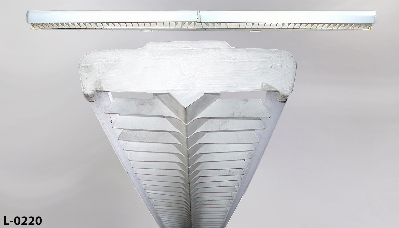 Light, stock number L-0220