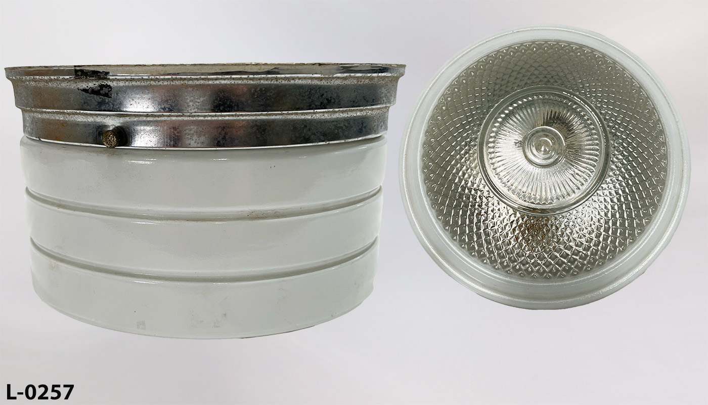 Light, stock number L-0257