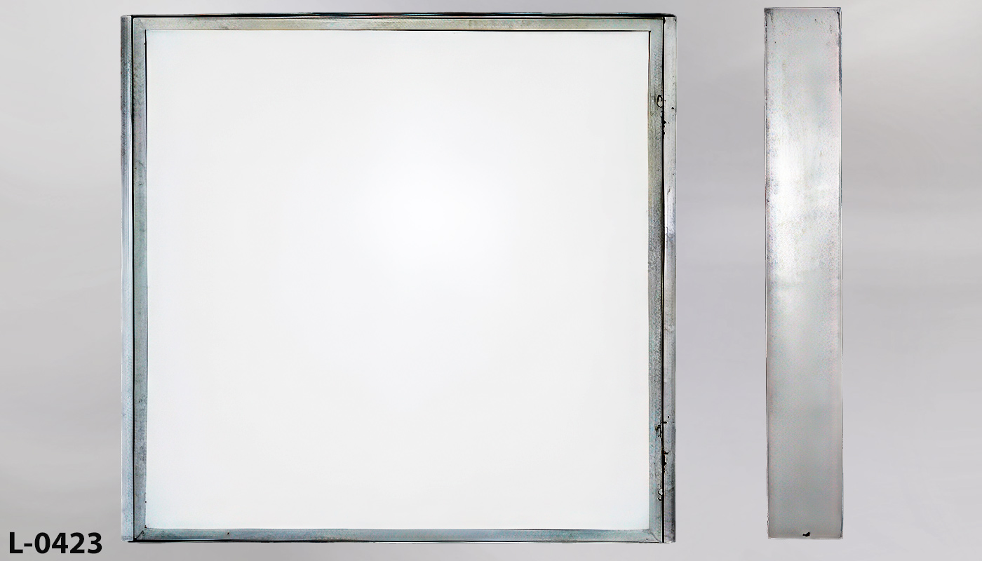 Light, stock number L-0423