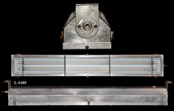 Light, 4' fluorescent, hazardous location, surface mount, another photo