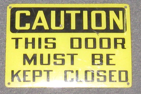Sign-Caution this door must be kept closed, stock number S-0190