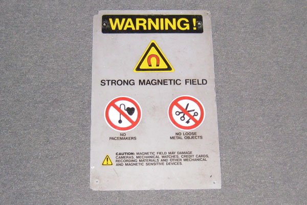 Sign-Warning! Strong Magnetic Field No Pacemakers No Loose Metal Objects, stock number S-0585