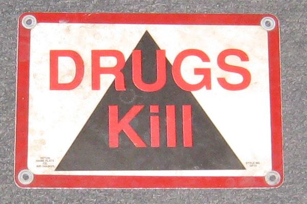Sign-Drugs Kill, stock number S-1599