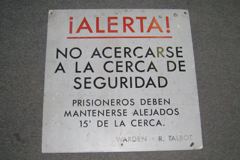 Sign-Spanish-Alerta! No Acercar Se A La Cerca De Seguridad, stock number S-1025